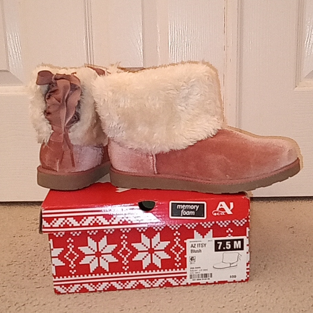 Nwt Az Itsy blush booties